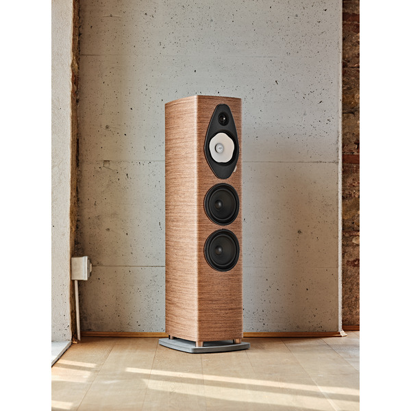 Sonusfaber.sonetto.5.G2.walnut.8.jpg